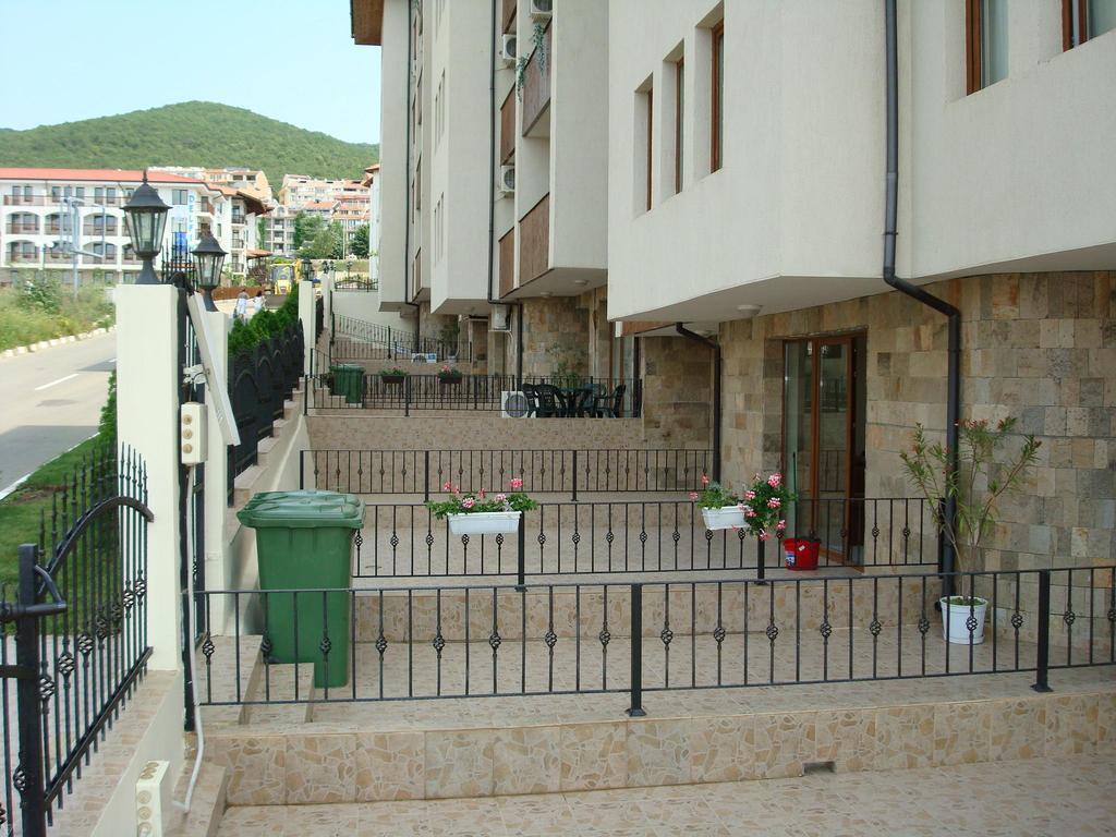 Apartments In Complex Chateau Nessebar Sveti Vlas Exteriör bild
